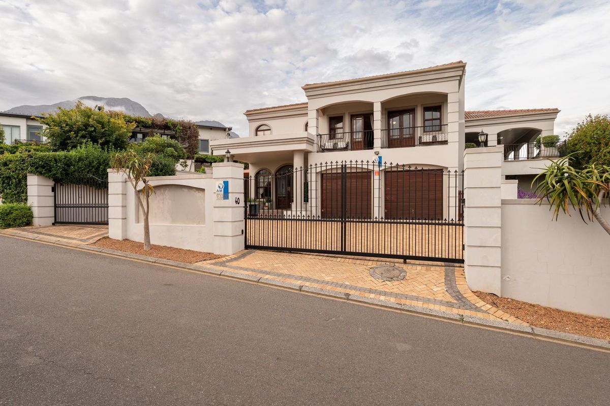 GOLDEN HILL | FAMILY HOME with FALSE BAY VIEWS, SOLAR and MODERN EFFICIENCY FEATURES - Photo 2