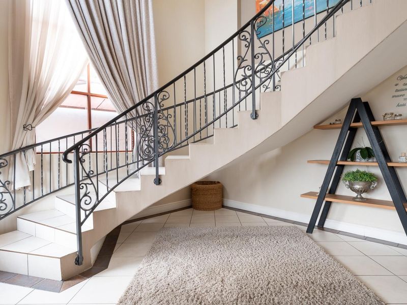 GOLDEN HILL | FAMILY HOME with FALSE BAY VIEWS, SOLAR and MODERN EFFICIENCY FEATURES - Photo 9