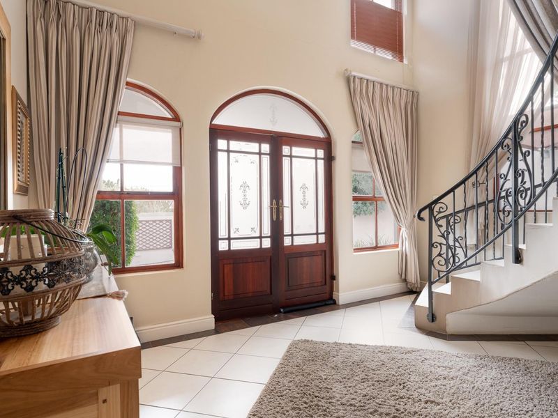 GOLDEN HILL | FAMILY HOME with FALSE BAY VIEWS, SOLAR and MODERN EFFICIENCY FEATURES - Photo 10