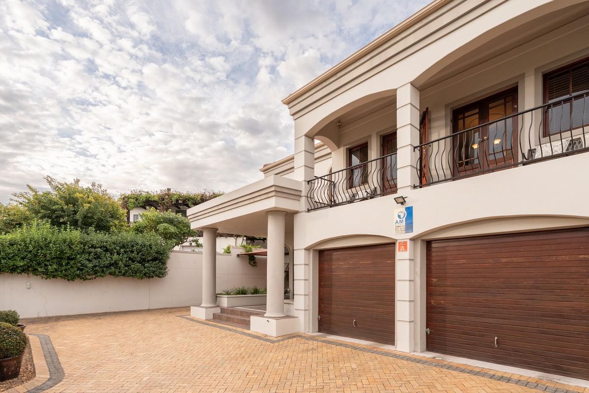 GOLDEN HILL | FAMILY HOME with FALSE BAY VIEWS, SOLAR and MODERN EFFICIENCY FEATURES - Photo 4