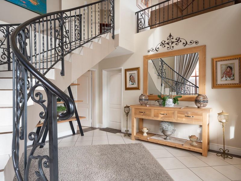 GOLDEN HILL | FAMILY HOME with FALSE BAY VIEWS, SOLAR and MODERN EFFICIENCY FEATURES - Photo 8