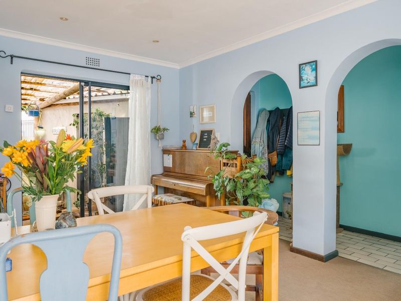 Charming three bedroom family home in popular Diep River - Photo 7