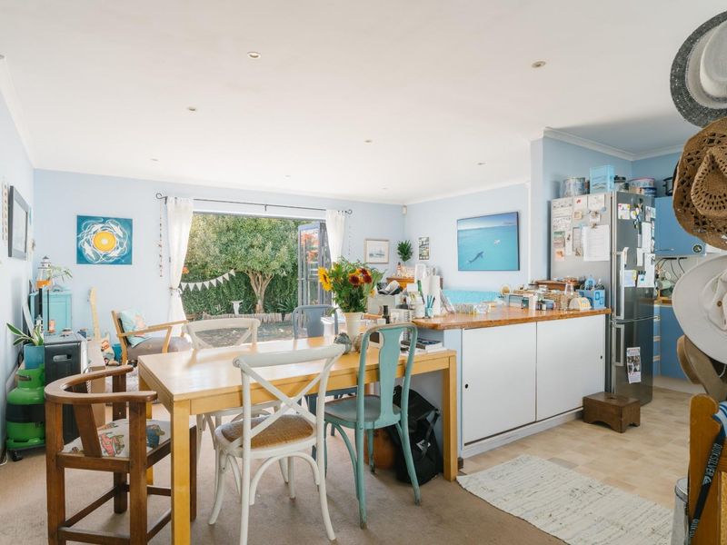 Charming three bedroom family home in popular Diep River - Photo 8