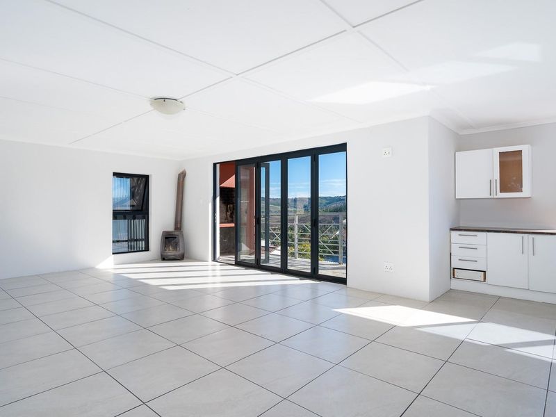 Spacious 6-Bedroom Home with Spectacular Mountain Views - Photo 10