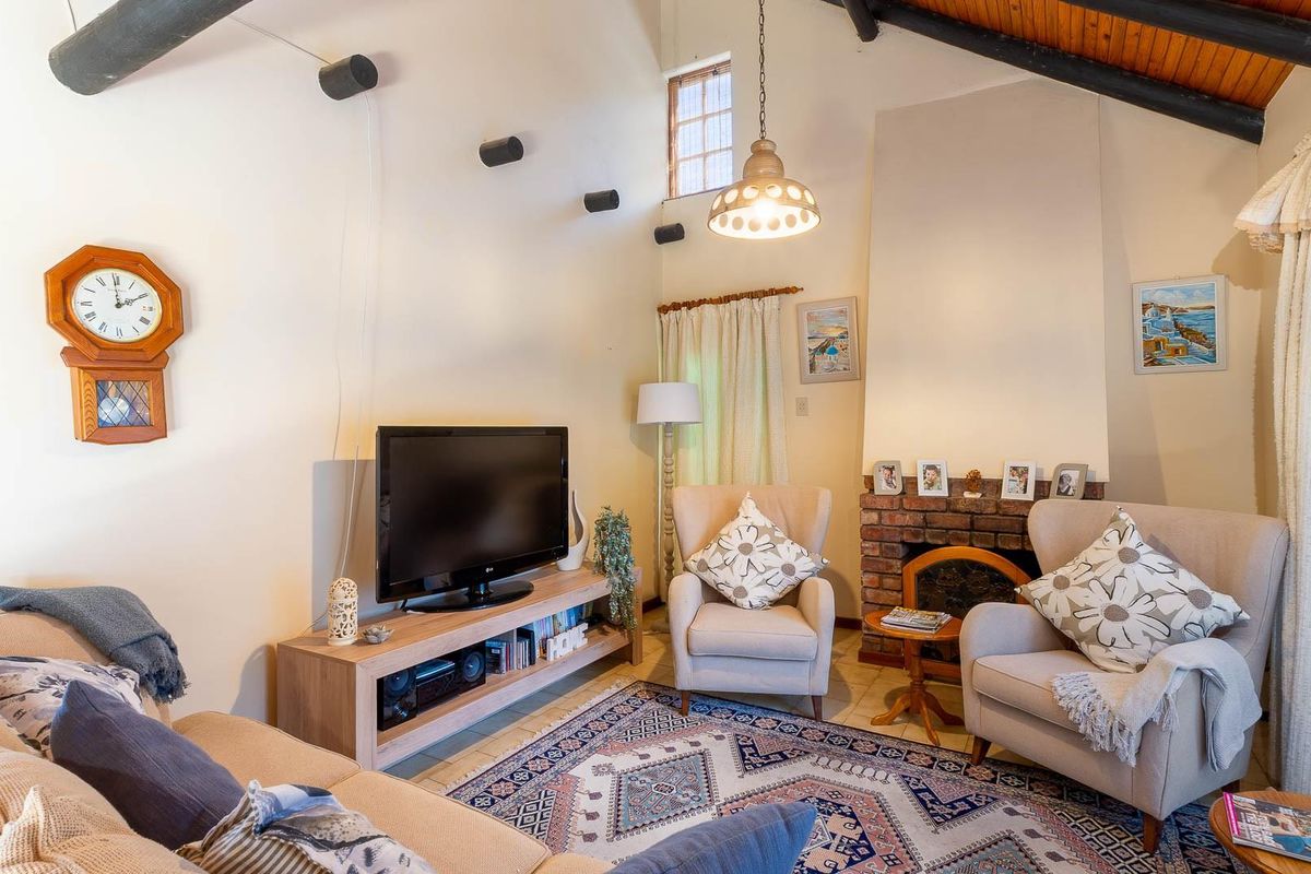 Charming North facing family home - Photo 5