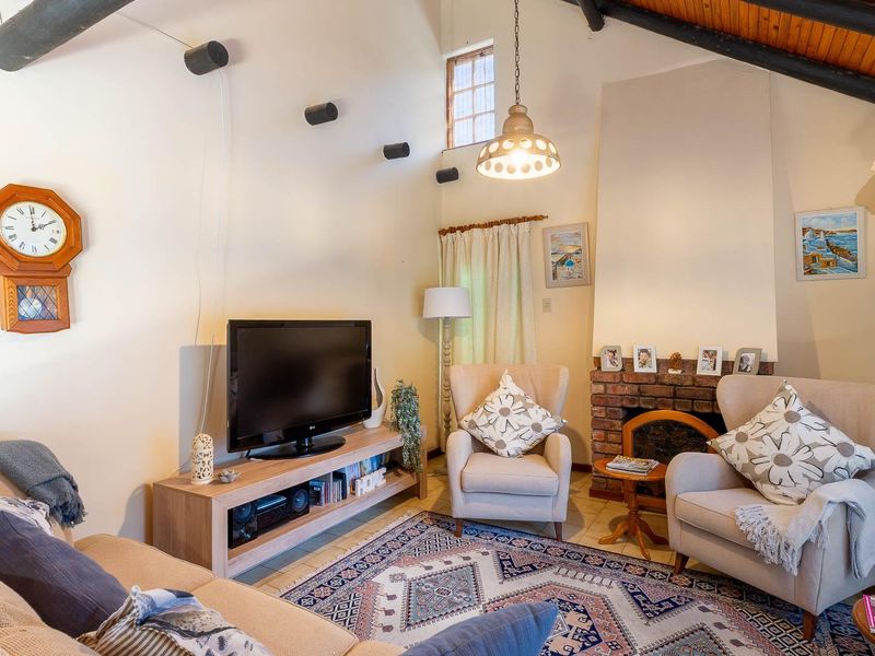 Charming North facing family home - Photo 5