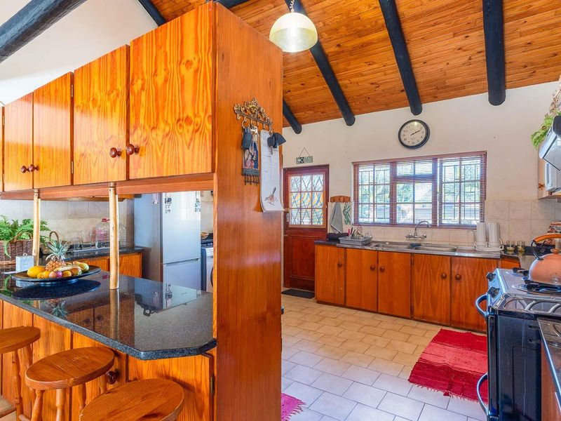 Charming North facing family home - Photo 9