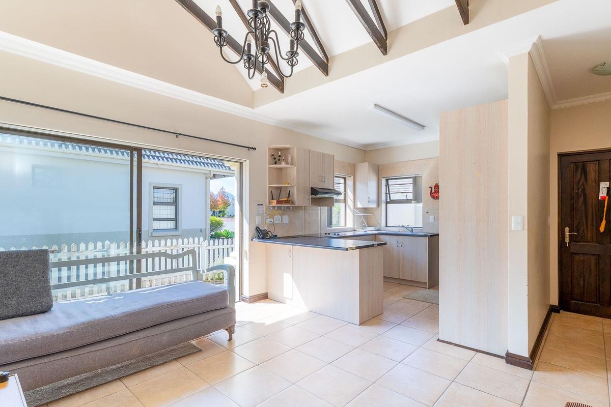 Charming North-Facing 2-Bedroom Home in Blue Mountain Retirement Estate - Photo 4