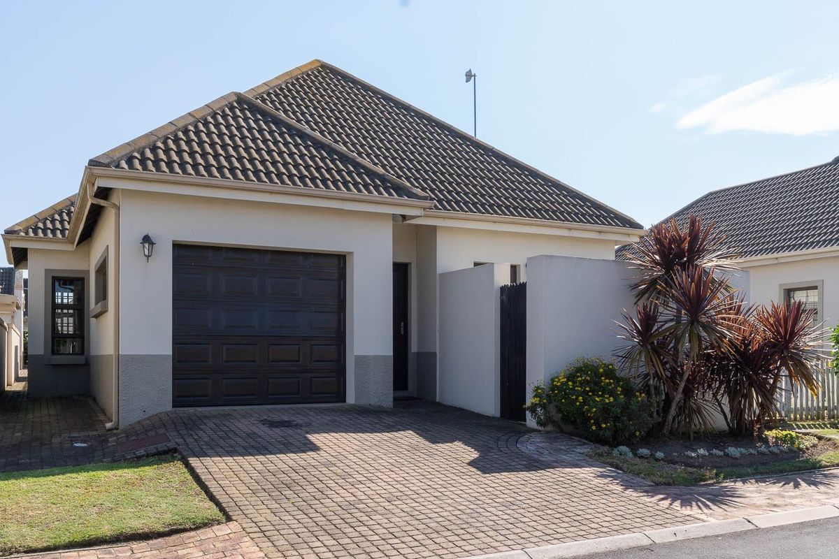 Charming North-Facing 2-Bedroom Home in Blue Mountain Retirement Estate - Photo 2