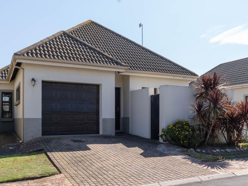 Charming North-Facing 2-Bedroom Home in Blue Mountain Retirement Estate - Photo 2