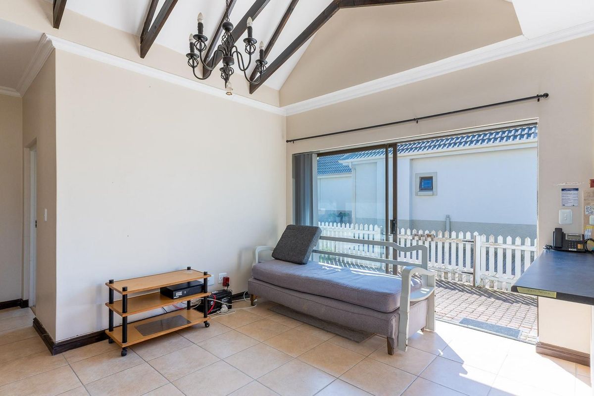 Charming North-Facing 2-Bedroom Home in Blue Mountain Retirement Estate - Photo 3