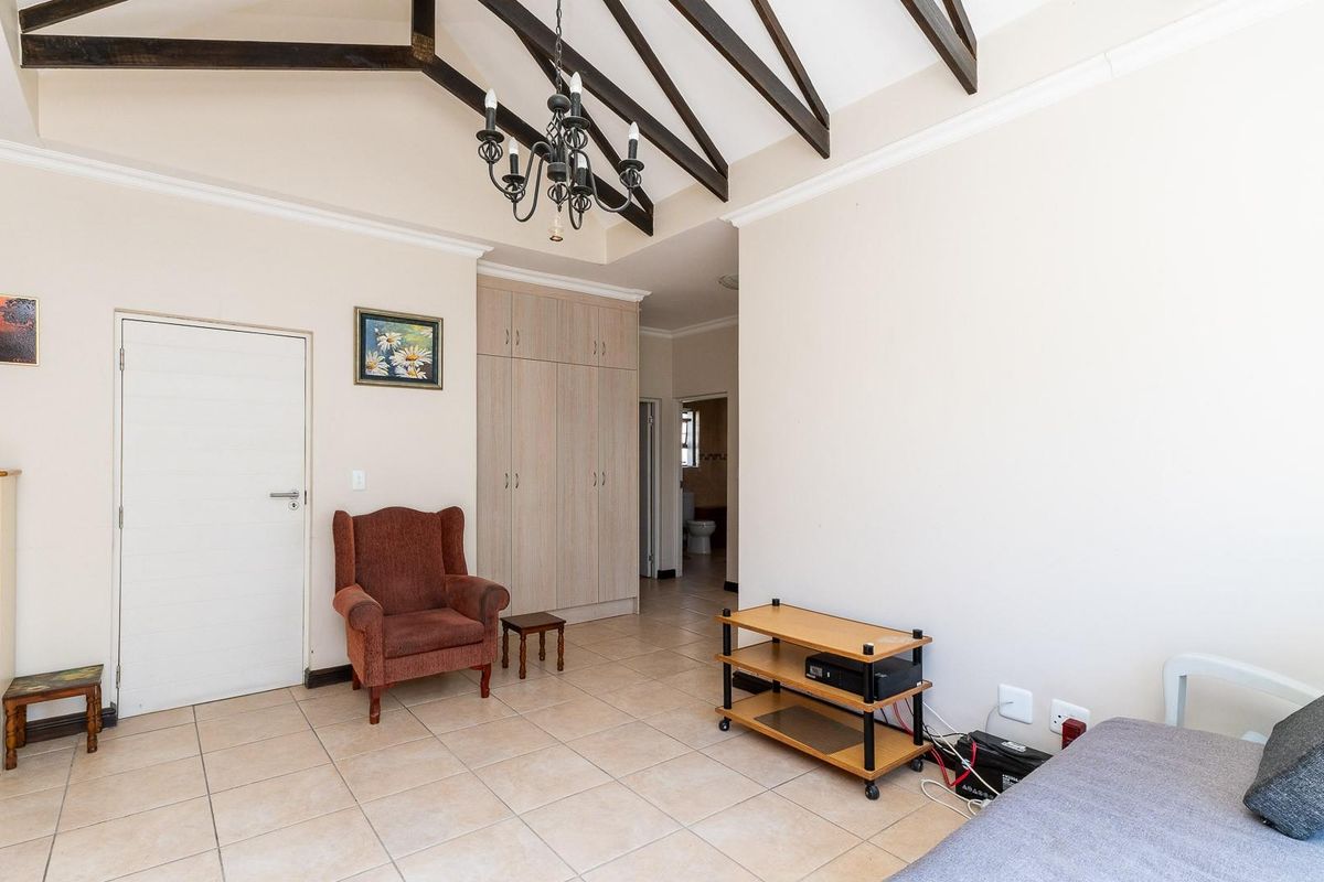 Charming North-Facing 2-Bedroom Home in Blue Mountain Retirement Estate - Photo 5