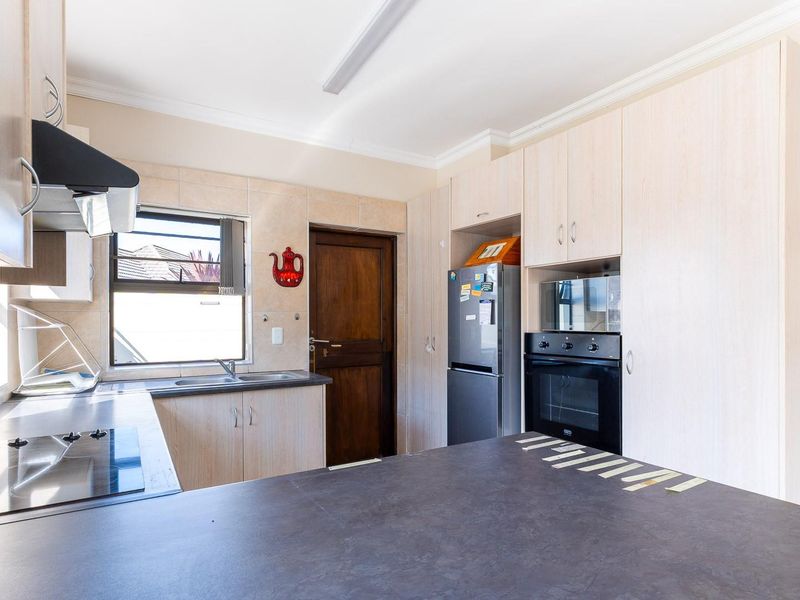 Charming North-Facing 2-Bedroom Home in Blue Mountain Retirement Estate - Photo 6