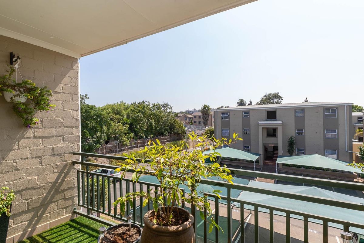 Apartment For Sale in Vredekloof East Brackenfell - Photo 2