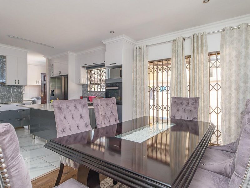 3-Bedroom Cluster in Sought-After Secure Estate - Photo 3