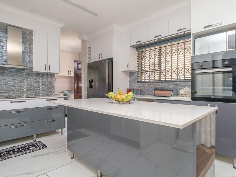 3-Bedroom Cluster in Sought-After Secure Estate - Photo 8