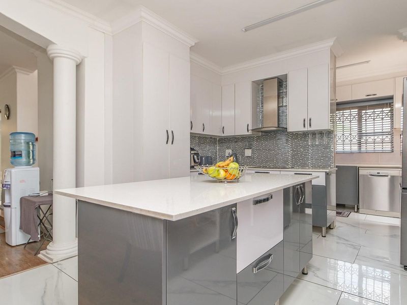 3-Bedroom Cluster in Sought-After Secure Estate - Photo 9