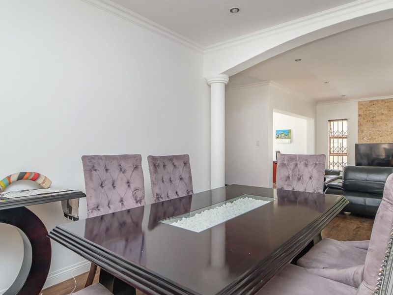 3-Bedroom Cluster in Sought-After Secure Estate - Photo 4