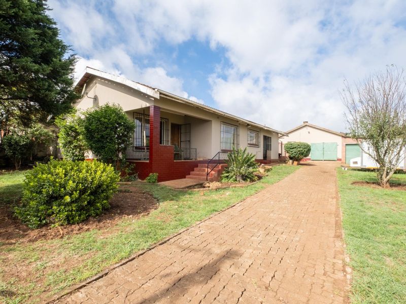 Sole Mandate In The Heart of Howick West - Fantastic Opportunity For Families And Investors. - Photo 1