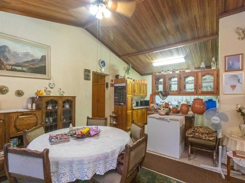 Three Bedroom Townhouse perfectly Located in Ster Park - Photo 10