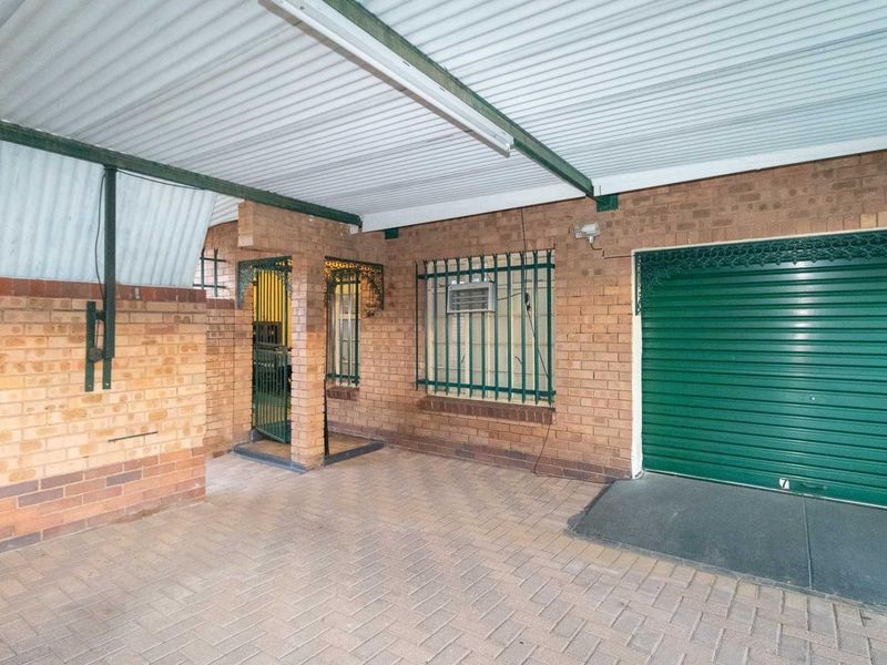 Three Bedroom Townhouse perfectly Located in Ster Park - Photo 5