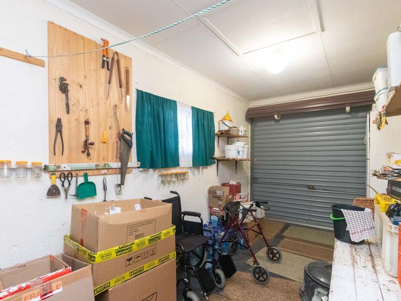 Three Bedroom Townhouse perfectly Located in Ster Park - Photo 9