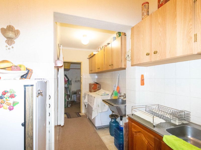 Three Bedroom Townhouse perfectly Located in Ster Park - Photo 8