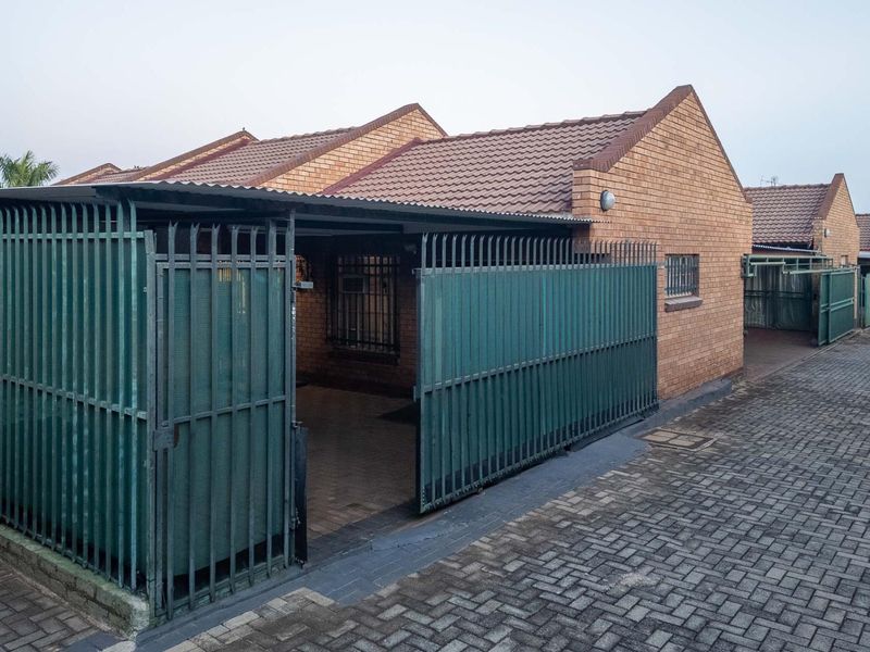 Three Bedroom Townhouse perfectly Located in Ster Park - Photo 3