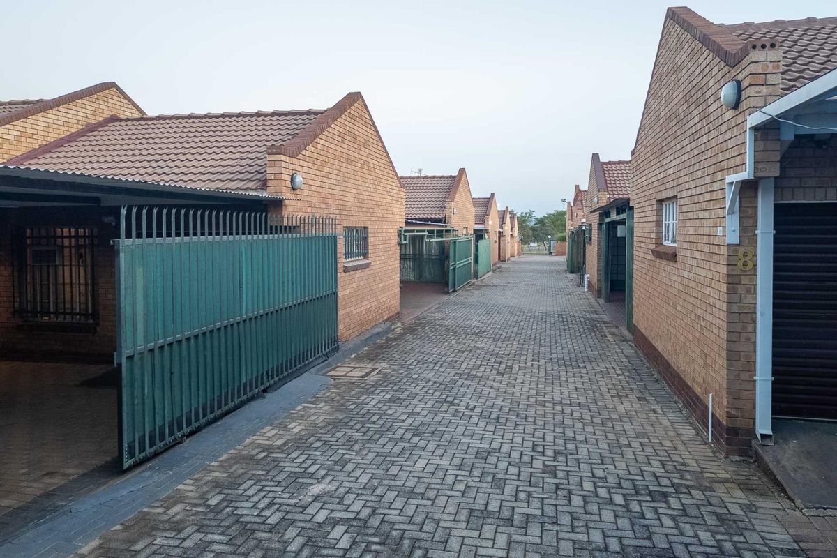 Three Bedroom Townhouse perfectly Located in Ster Park - Photo 4