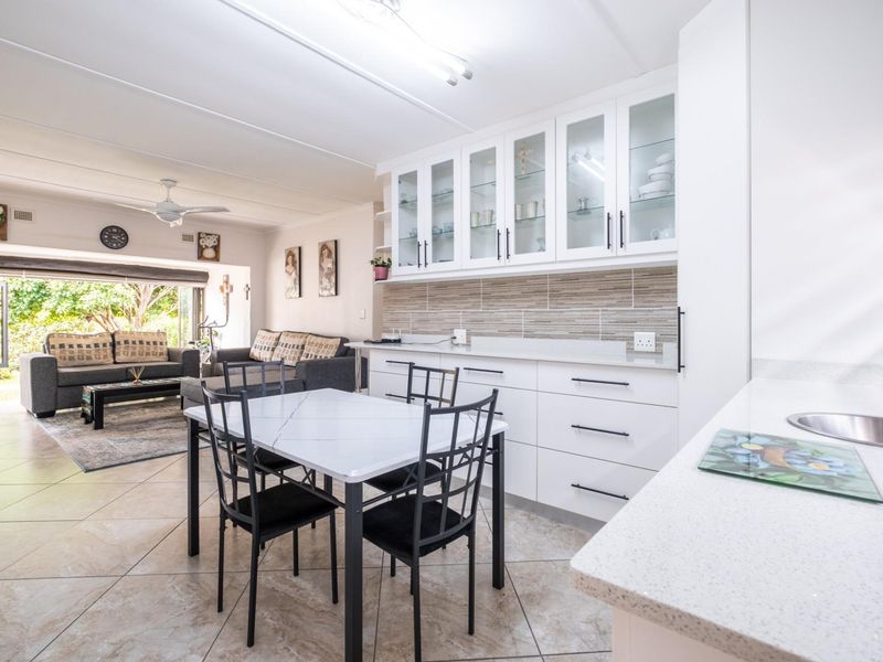 2 Bedroom 2 Bathroom Townhouse Modern Coastal Living in Villa Relax 2, Margate - Photo 9