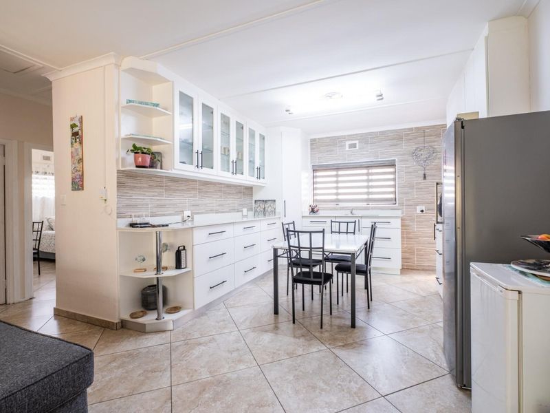 2 Bedroom 2 Bathroom Townhouse Modern Coastal Living in Villa Relax 2, Margate - Photo 6