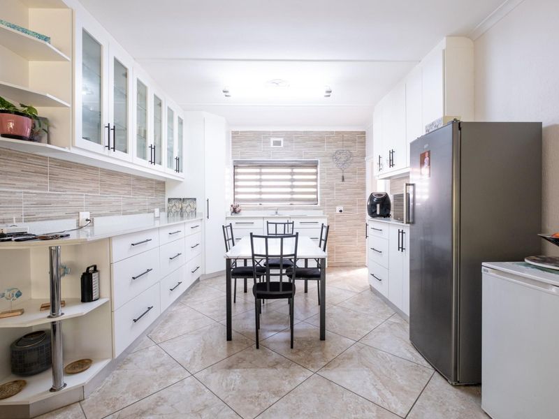 2 Bedroom 2 Bathroom Townhouse Modern Coastal Living in Villa Relax 2, Margate - Photo 7