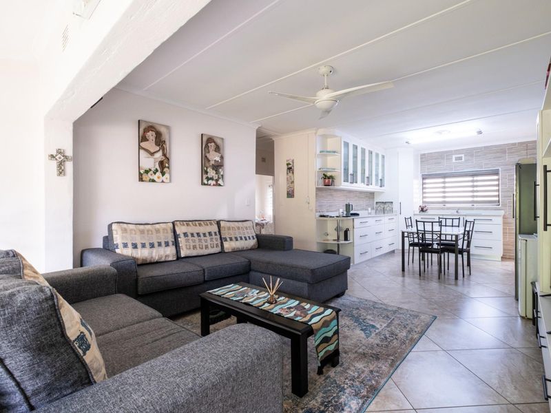 2 Bedroom 2 Bathroom Townhouse Modern Coastal Living in Villa Relax 2, Margate - Photo 3