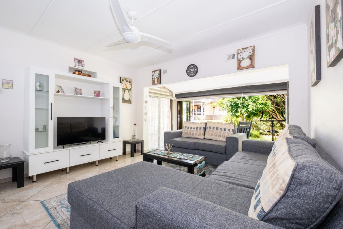 2 Bedroom 2 Bathroom Townhouse Modern Coastal Living in Villa Relax 2, Margate - Photo 2