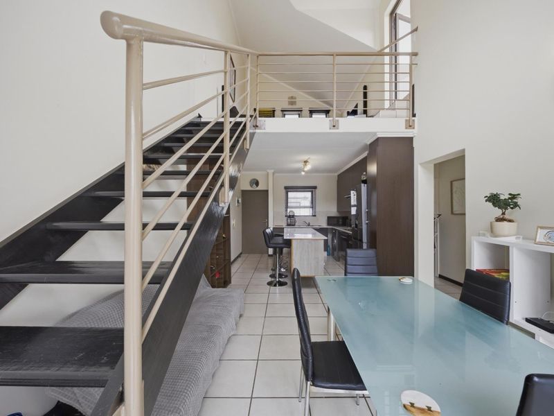 Two-bedroom luxurious loft apartment - Photo 2
