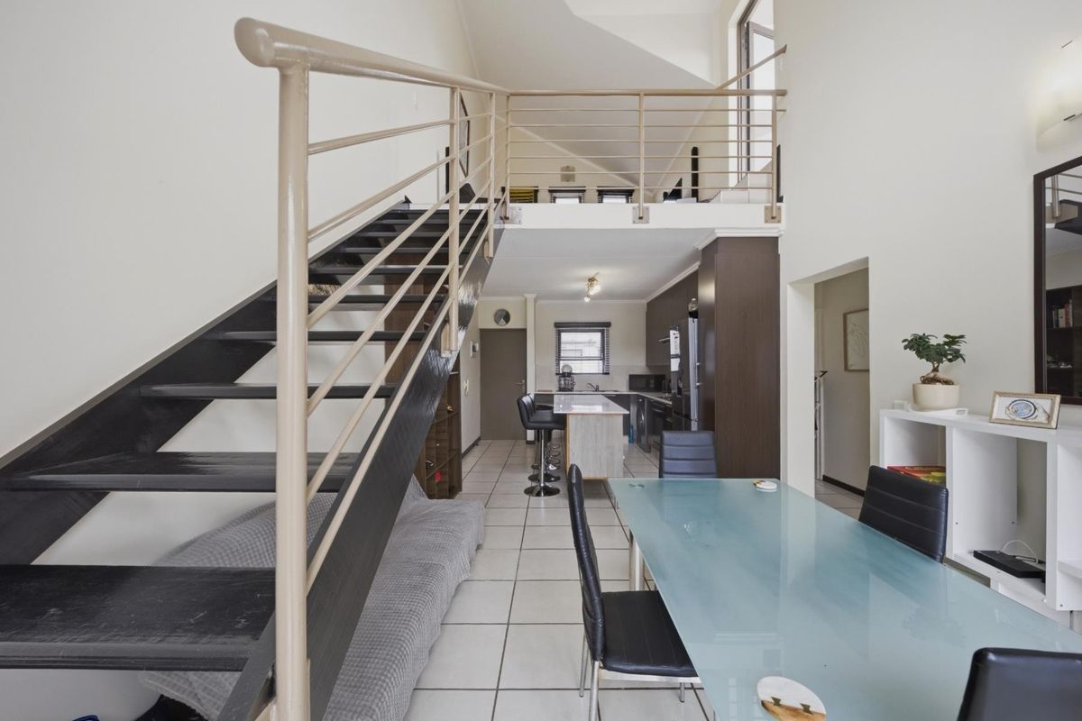 Two-bedroom luxurious loft apartment - Photo 2
