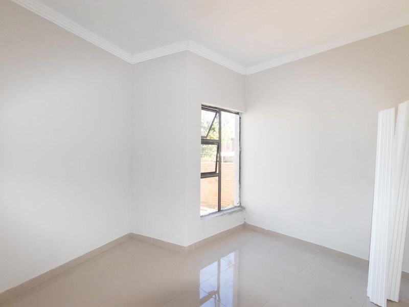 A Modern Retreat in Bendor Security Estate! - Photo 8