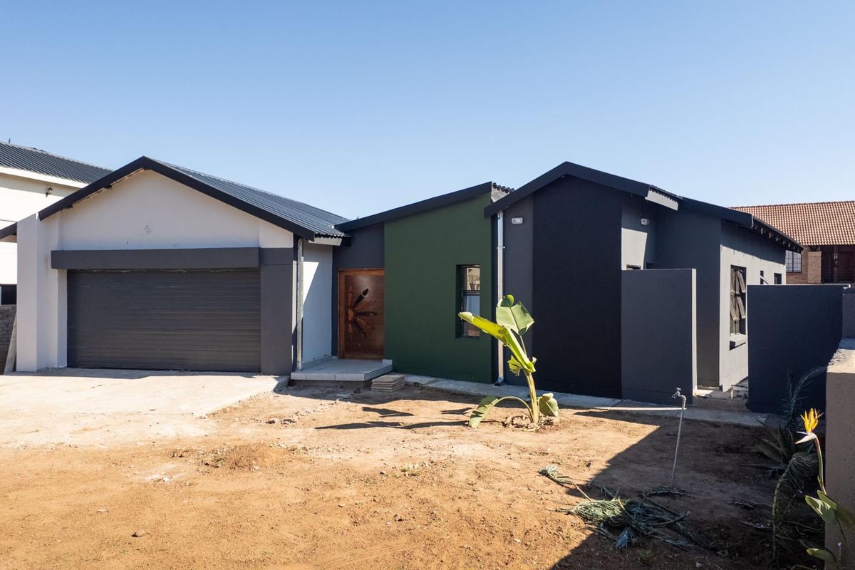 A Modern Retreat in Bendor Security Estate! - Photo 2