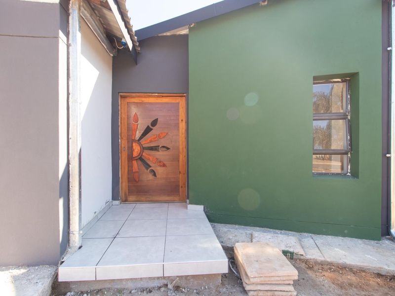 A Modern Retreat in Bendor Security Estate! - Photo 5