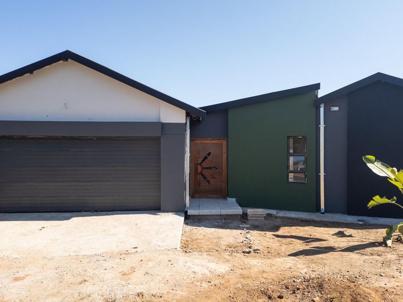 A Modern Retreat in Bendor Security Estate! - Photo 1