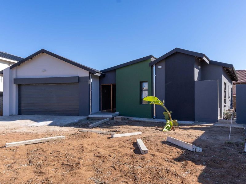 A Modern Retreat in Bendor Security Estate! - Photo 3