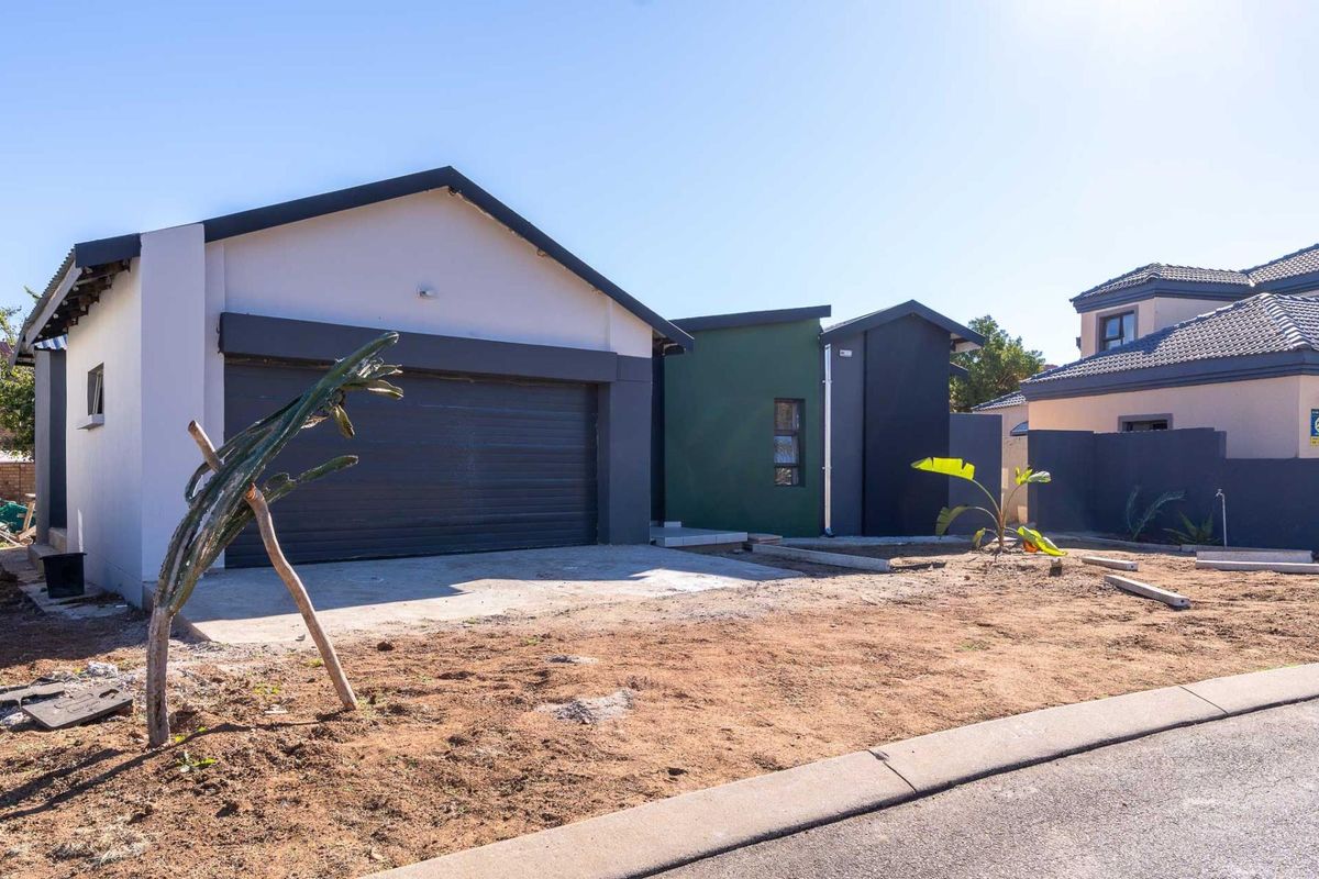 A Modern Retreat in Bendor Security Estate! - Photo 2