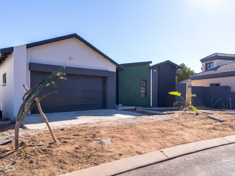 A Modern Retreat in Bendor Security Estate! - Photo 2