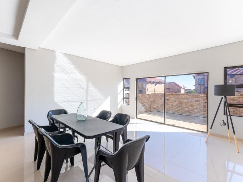 A Modern Retreat in Bendor Security Estate! - Photo 10