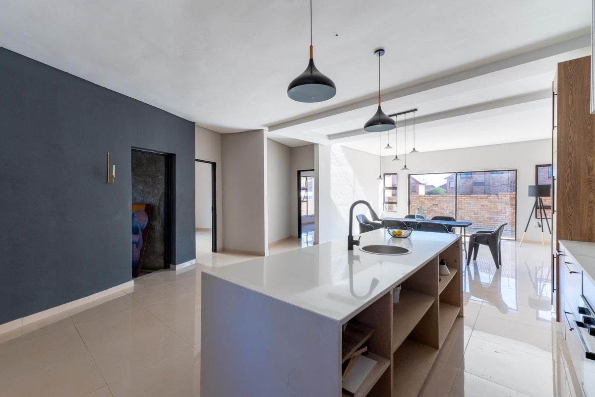 A Modern Retreat in Bendor Security Estate! - Photo 4
