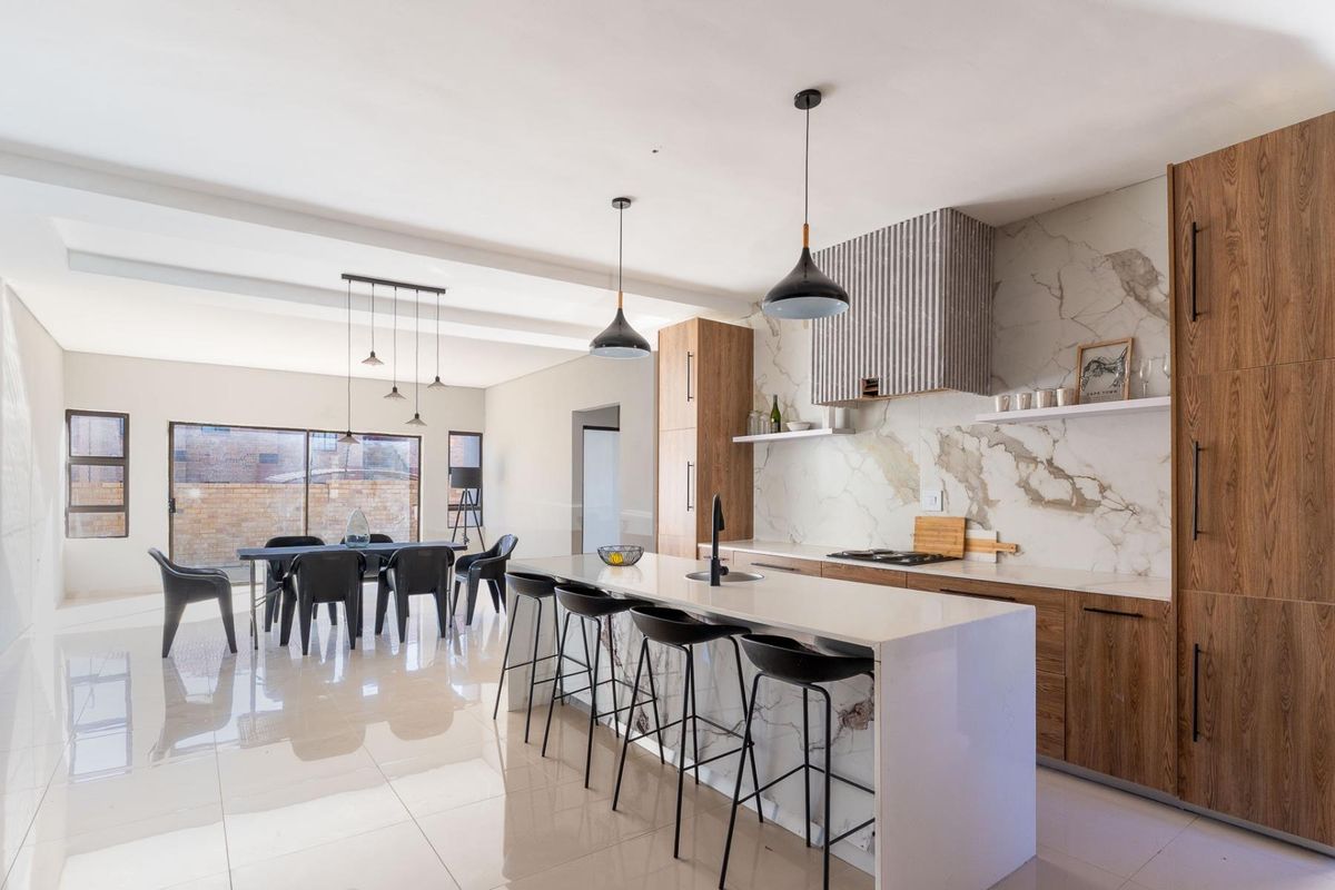 A Modern Retreat in Bendor Security Estate! - Photo 5