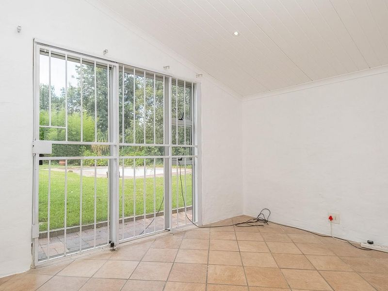 Charming Country Living in Chartwell - Spacious 5-Bedroom Family Home To Let - Photo 10