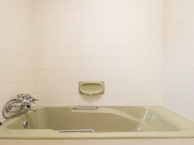 Charming Country Living in Chartwell - Spacious 5-Bedroom Family Home To Let - Photo 9