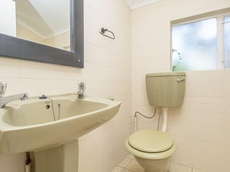 Charming Country Living in Chartwell - Spacious 5-Bedroom Family Home To Let - Photo 8