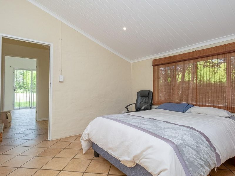 Charming Country Living in Chartwell - Spacious 5-Bedroom Family Home To Let - Photo 7